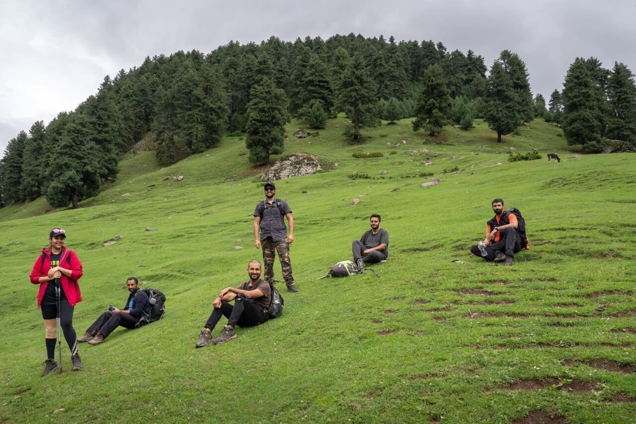trekkers are reasting at the valley in sonmarg