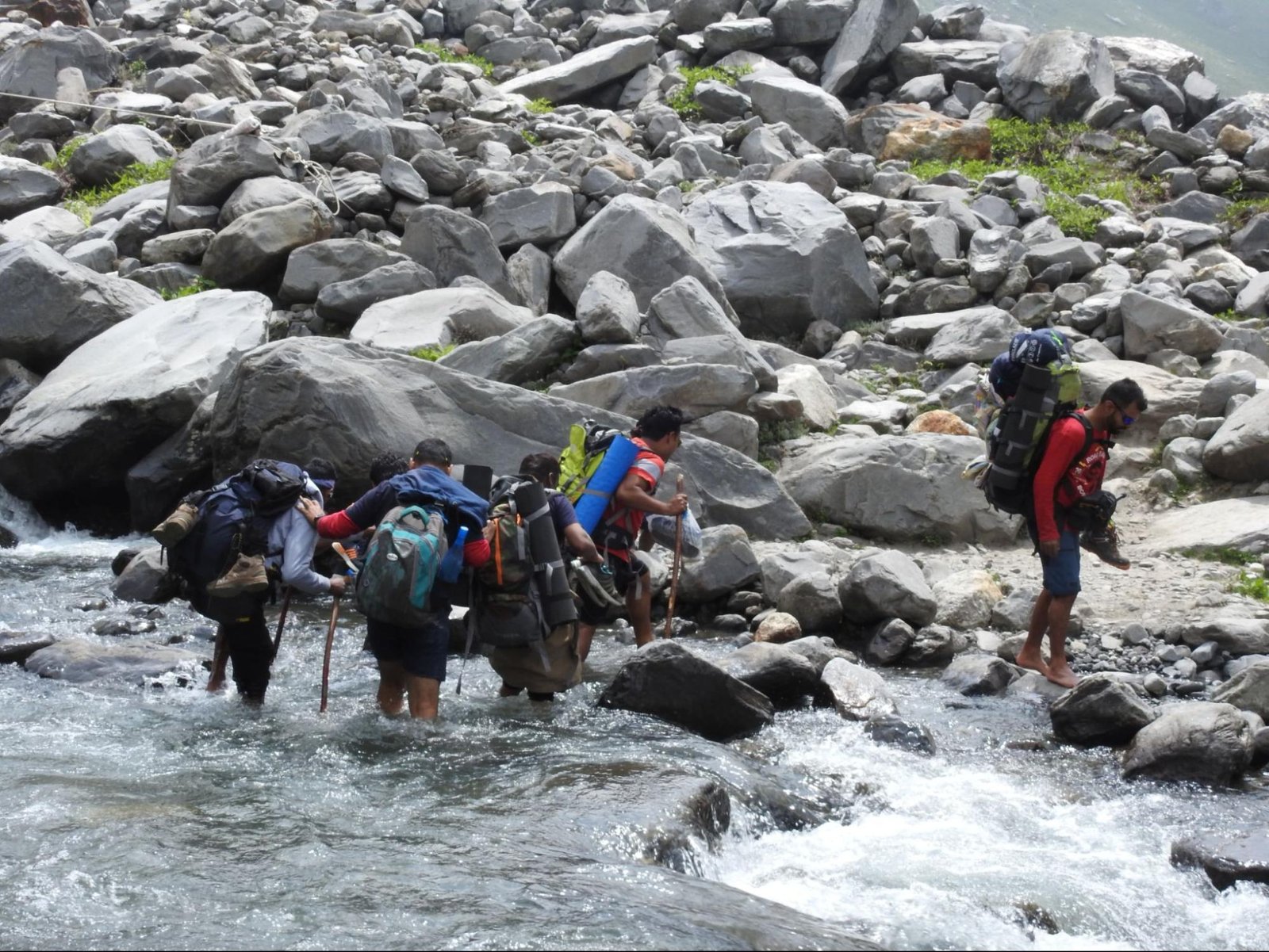 Trekkers crossing the river Trekkers crossing the river