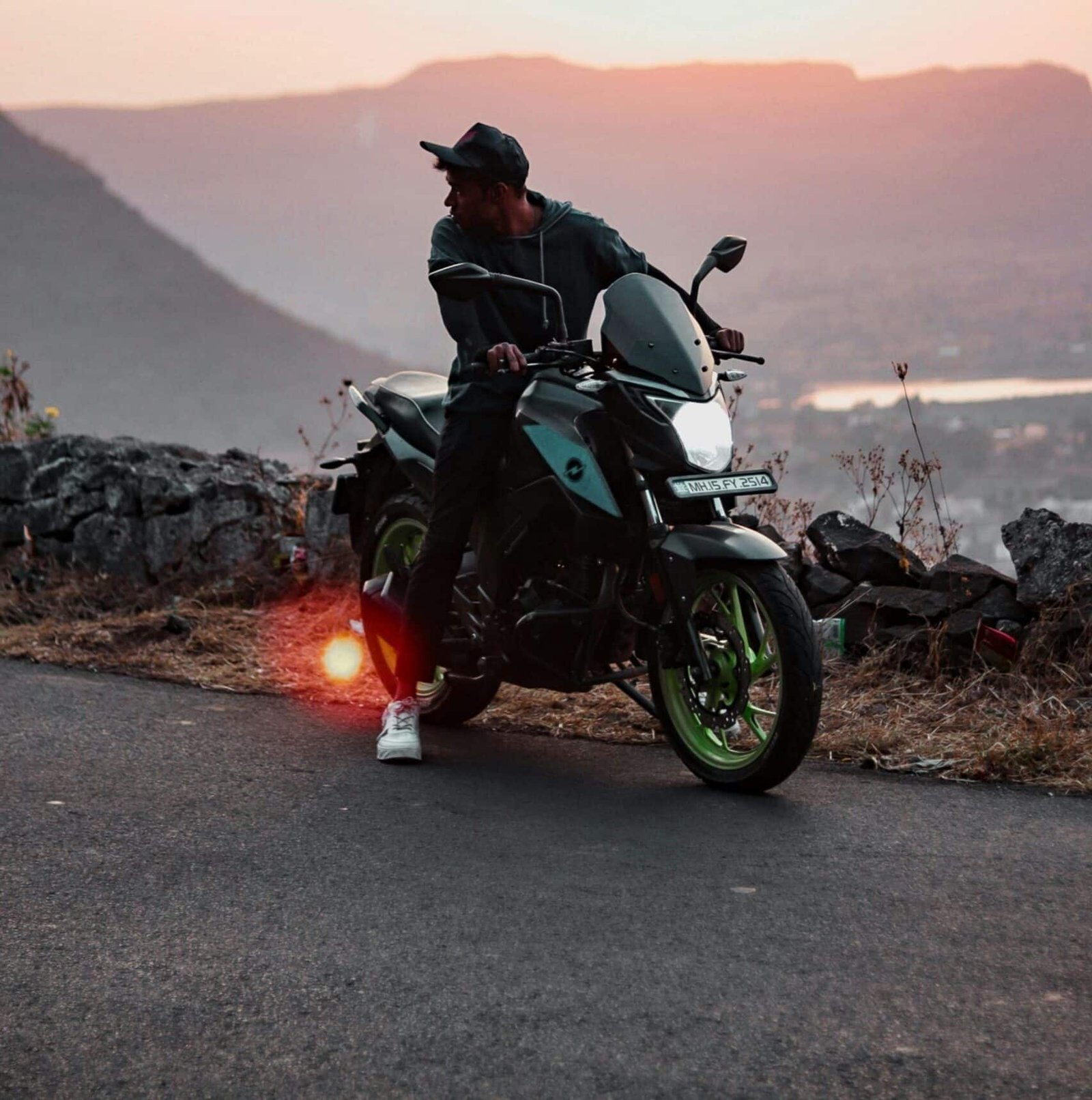 Pulsar 180 In Kashmir Bike Rental Services