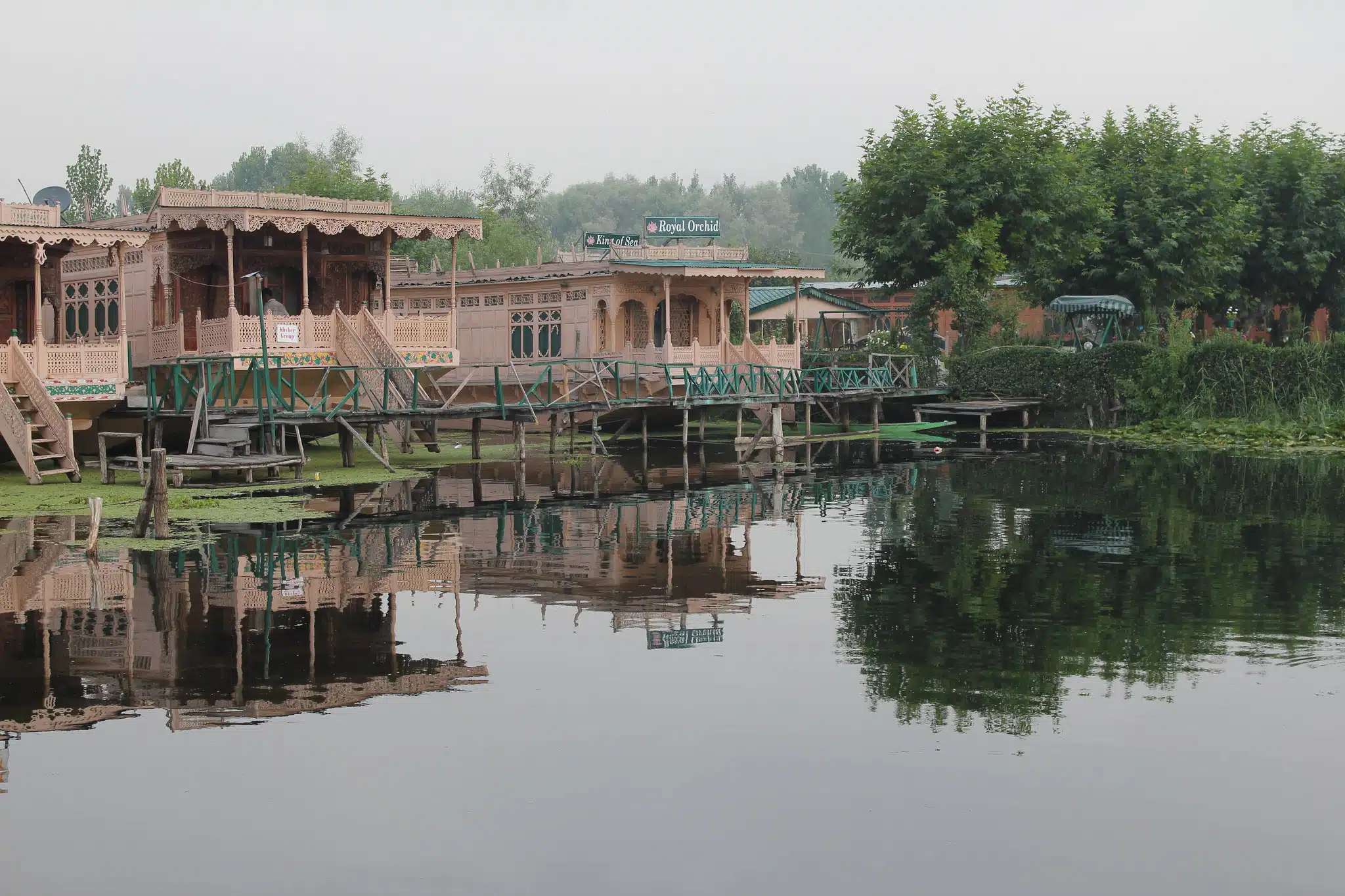 Houseboat Stay