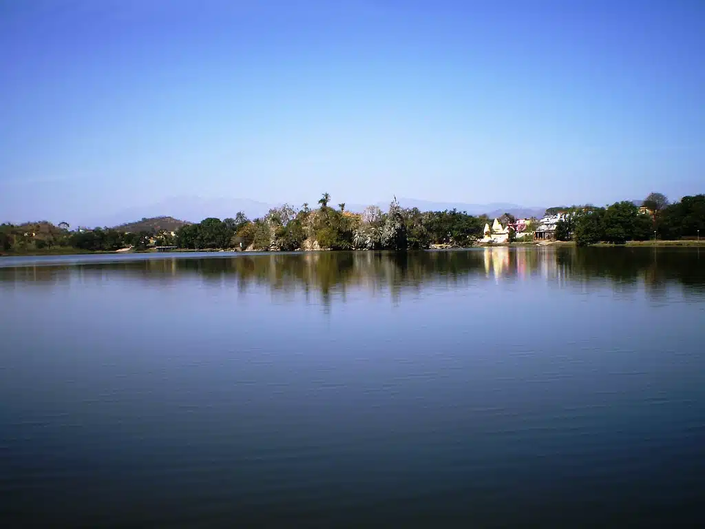 Surinsar Lake