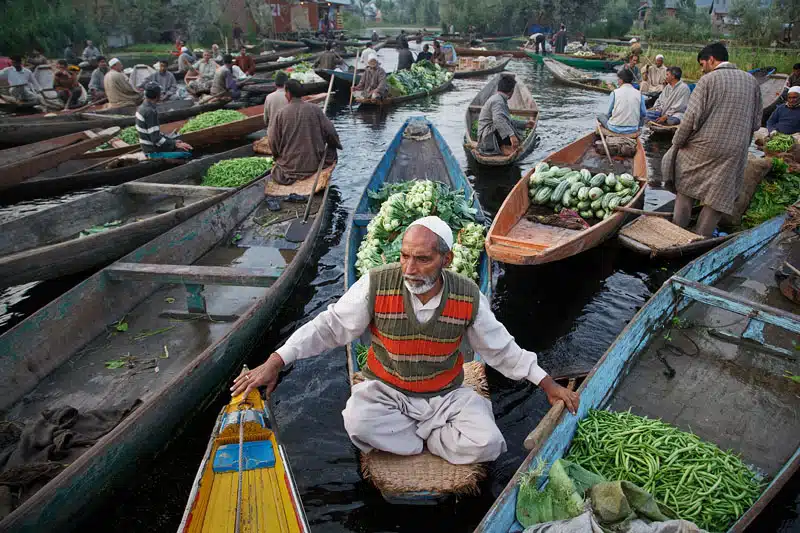 Visit Floating Vegetable Market in Srinagar