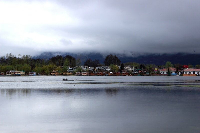 nigeen lake in winter