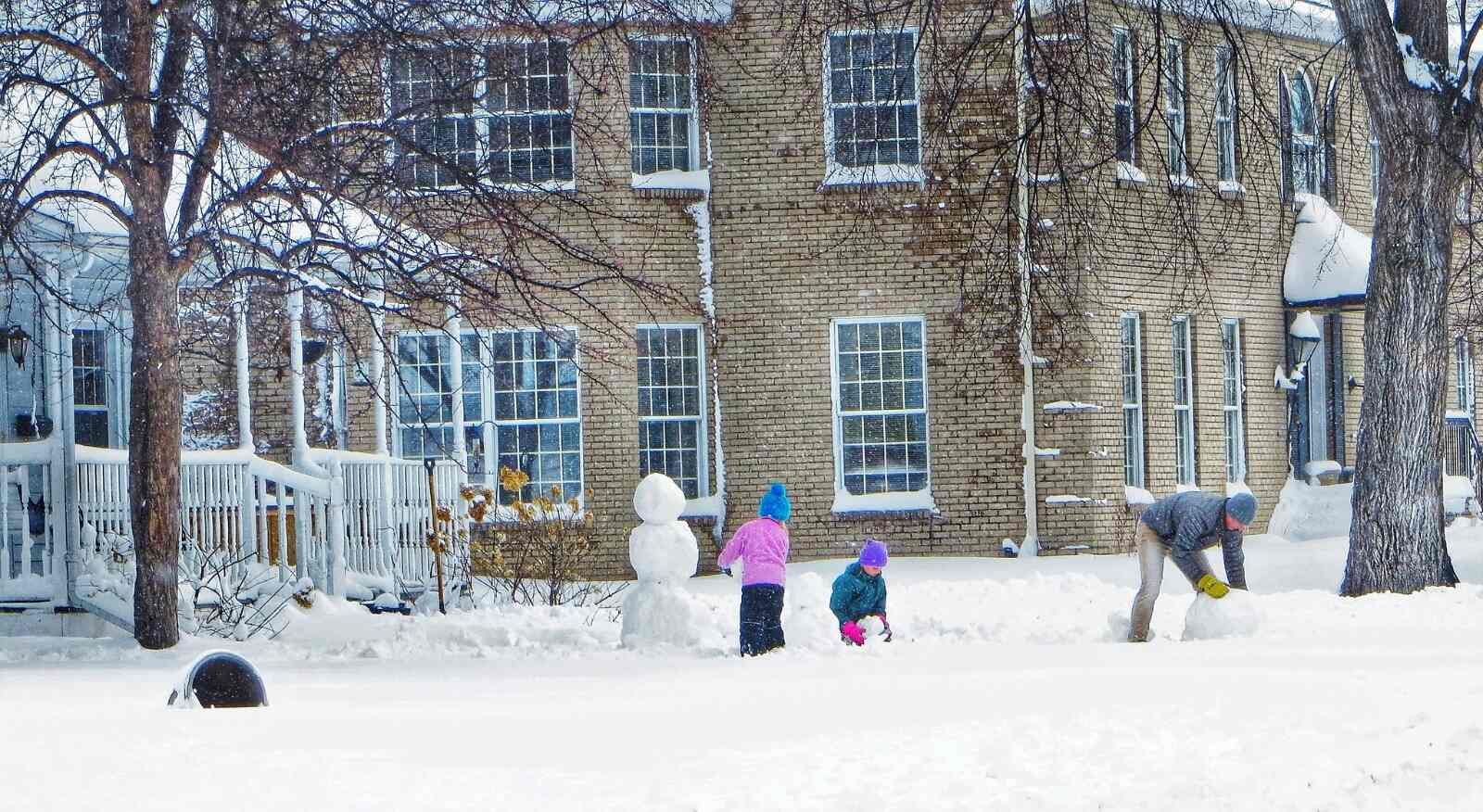 Snowman Building