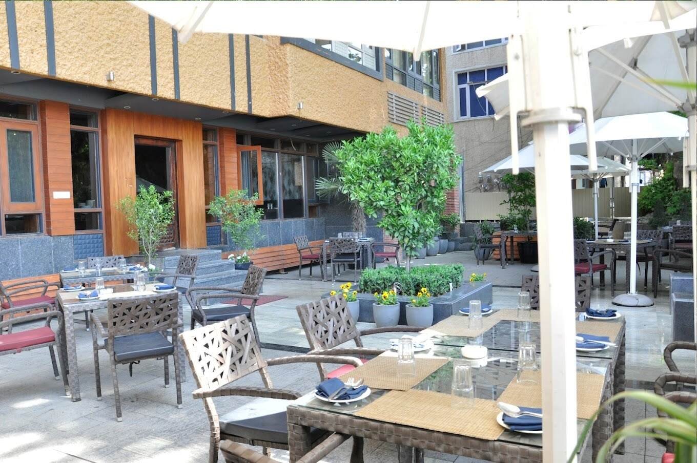Outdoor dining at Ahdoos with a cozy, modern vibe in the heart of Srinagar.
