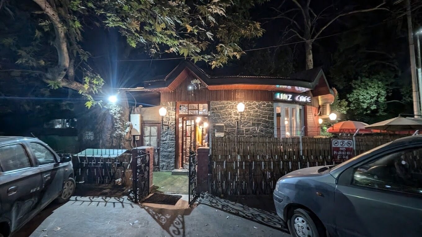 De Linz Café offers a warm, rustic vibe with cozy lighting in srinagar