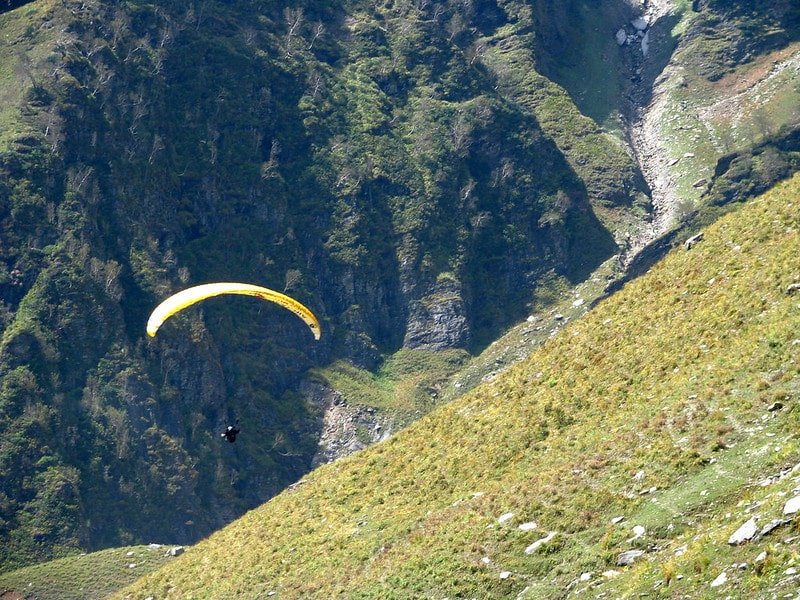paragliding at leh
