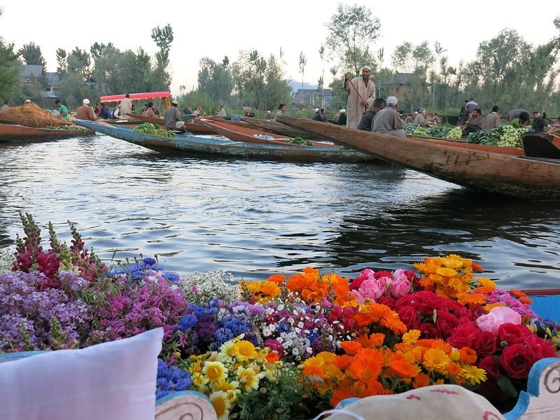 this images showing the floating flower market in kashmir